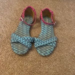 Toms flat sandals, fuchsia, teal, dark blue pattern. Ankle strap. Size 5.